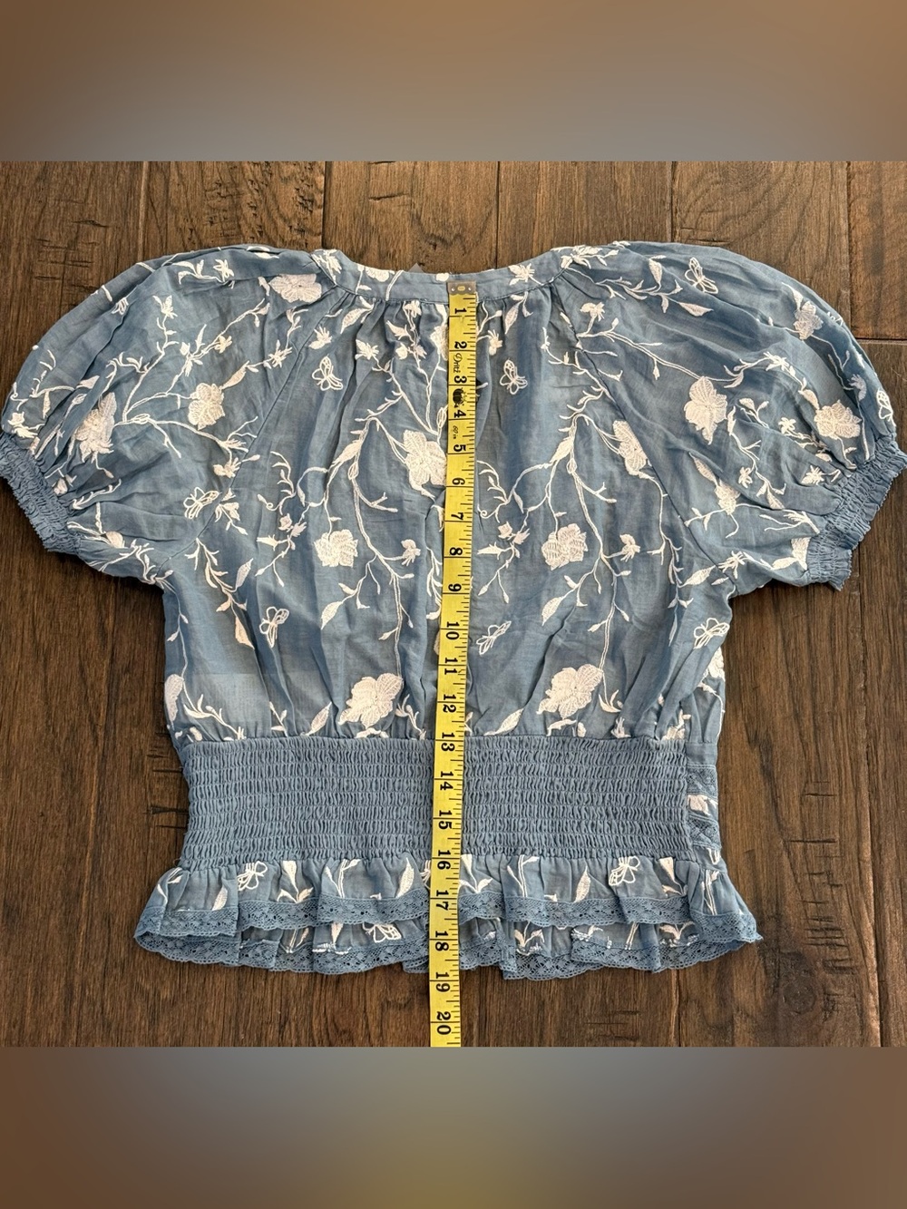 ALICE + OLIVIA Kathryn Lace & Embroidered Crop Top - Picture 6 of 6